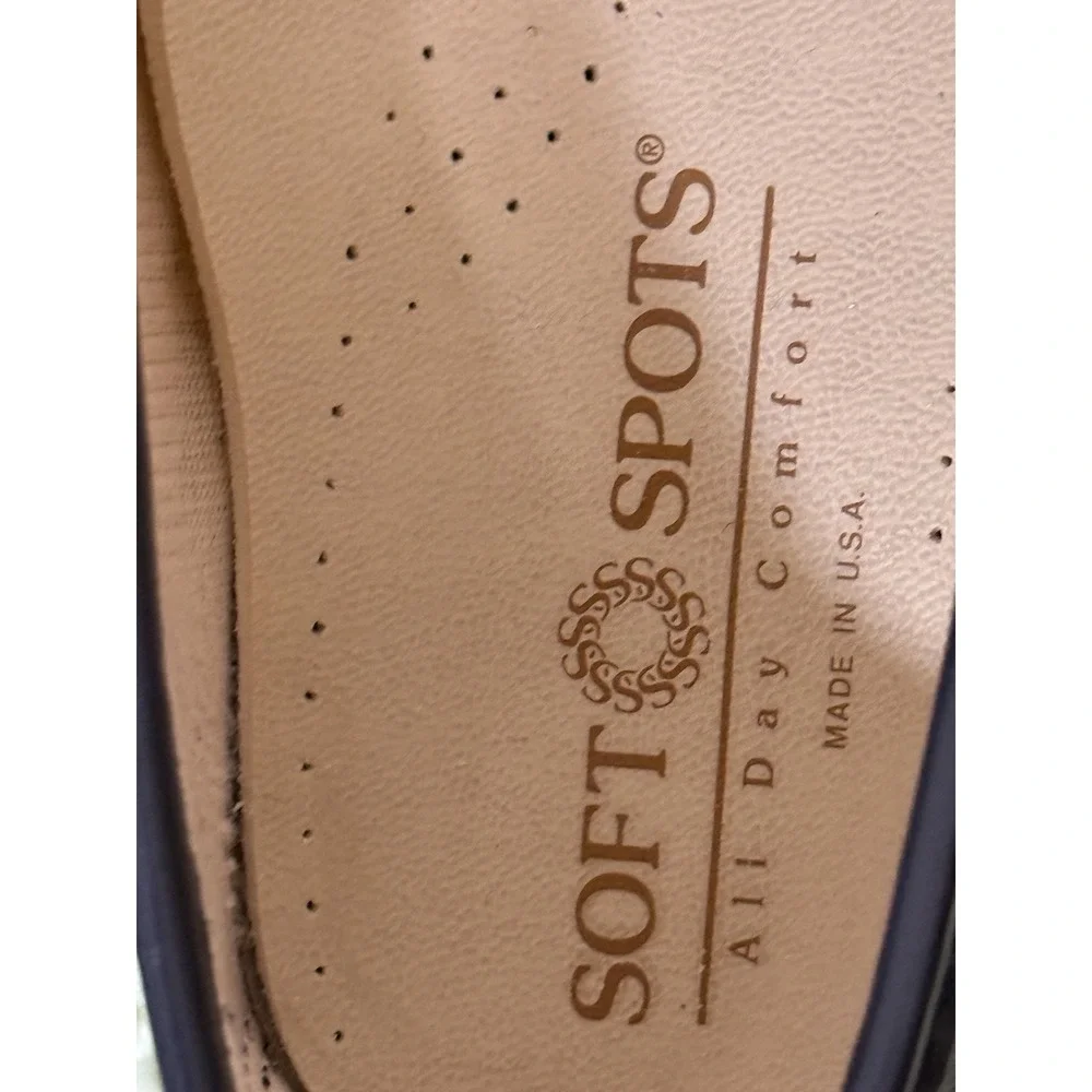 Women Soft Spots Navy Leather Loafers  Size 10 Medium USA Comfort Preppy Classy